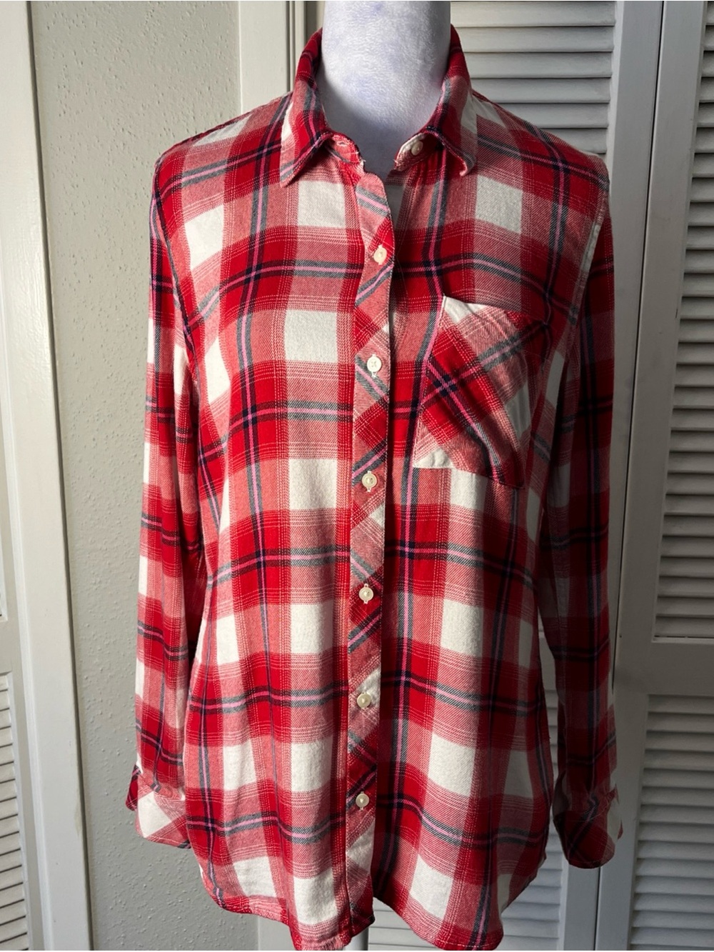 GAP Red and White Plaid Shirt Sz M button down with a side pocket Sz chart photo
